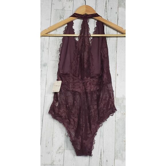 Free People Intimately Everyday Lace Deep V Bodysuit in Plum Jam Sz S NWT - Picture 3 of 7